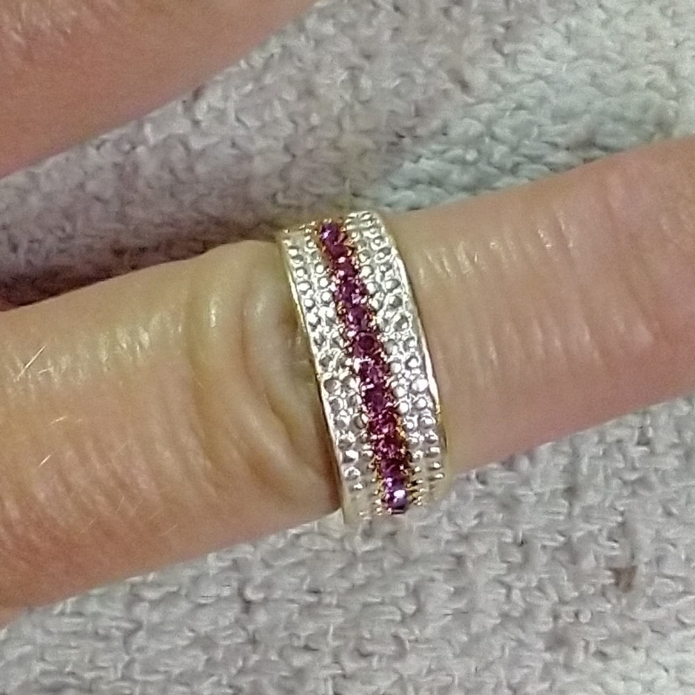 Goldtone red ♥️ crystal 🔮 ring sz.8.5